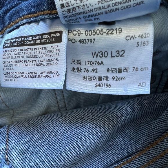 Levi’s Vintage Classic Dark Blue Wash Jeans - Picture 6 of 7